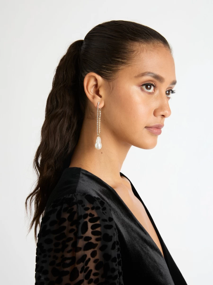 SHEIKE Women's Elegant Pearl Drop Earrings - Dainty & Timeless Jewelry for Everyday Wear